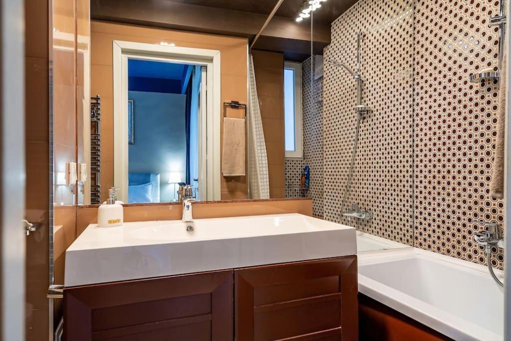 Modern - Central Apartment Bukarest Kültér fotó