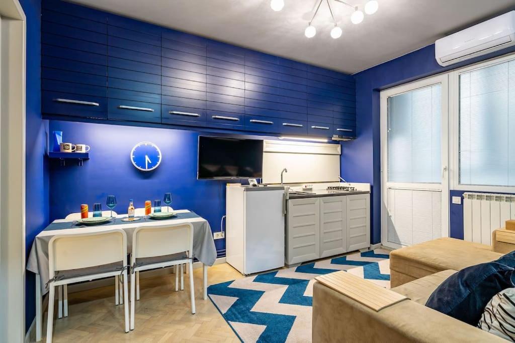 Modern - Central Apartment Bukarest Kültér fotó